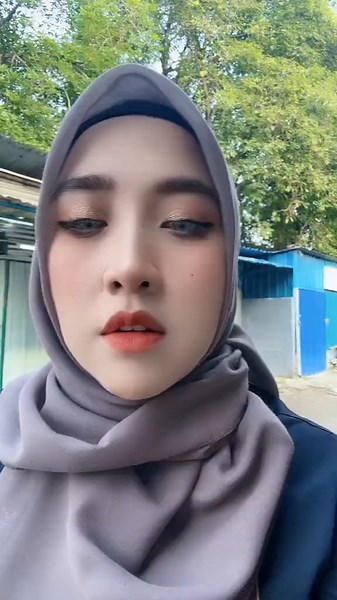 Pengalaman Kerja di Kedai Emas: Stres dan Realiti