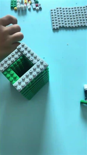 How to build a Lego slinky try 2