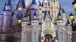 Bei wem sollte dieses Prachtstück unter'm Weihnachtsbaum liegen? Jetzt ist das riesige LEGO Cinderella-Schloss aus der Walt Disney World endlich erhältlich! Jetzt sichern im LEGO-Shop: http://go.parkerlebnis.de/legodisneycastle | Parkerlebnis Freizeitpark-Magazin
