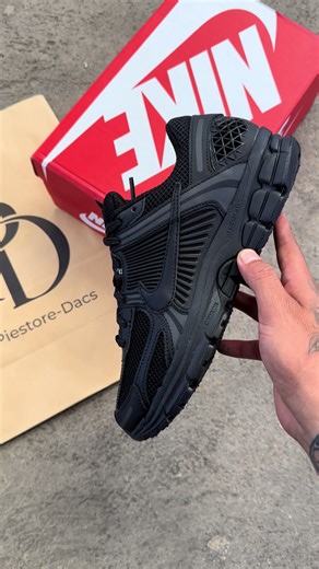 Nike Vomero 5: Zapatillas Negras para Mujeres