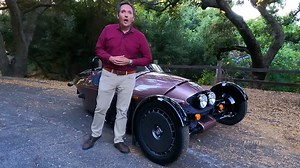 After almost a decade, MotoMan climbs back behind the wheel of a Morgan 3 Wheeler! This time, the all new, 118 HP Morgan Super 3. He kicks things off with a TECH REVIEW of all the changes from the Ford 3 cylinder engine to the unexpectedly functional interior and learns the Morgan Super 3 is a major break with tradition for Morgan Motor Company – and not just that it is an all new car! #MorganMotor #MorganSuper3 #Super3 | MotoManTV