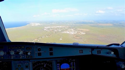 Experience the landing of this Airbus in Curacao from the crew's perspective