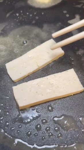 Delicious Vegetarian Spring Rolls with Vegan Fish Sauce Recipe