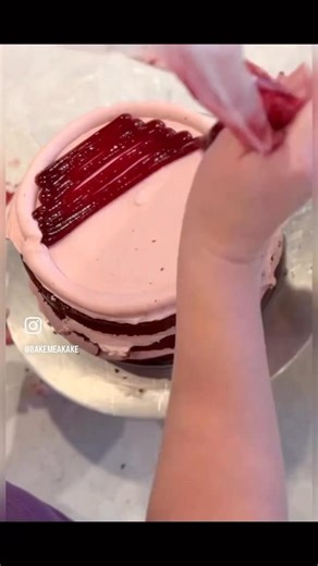 Filling a Chocolate Raspberry Cake 🍫 | Bake Me a Kake