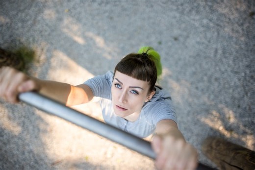 In 6 Schritten zum ersten Klimmzug