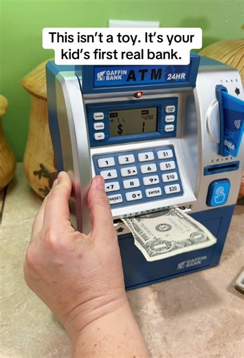 If you’re trying to teach money habits early, this ATM-style bank is actually fun and functional. It counts cash, tracks their balance, and makes saving feel like a big-kid milestone. 🙌💵 Perfect for birthdays, rewards, or just building those smart money skills early. #educationaltoy #atmbank #LearningThroughPlay #piggybank #GiftIdeasForKids @SCITOO USA