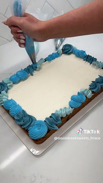 Decorate a Colorful Cookie Cake with Buttercream Frosting