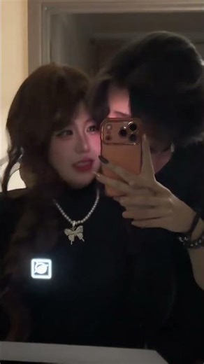 Master the Art of Selfies: Mirror Date Secrets