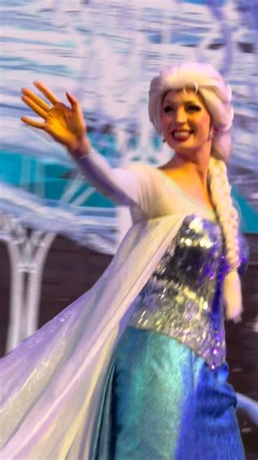 1.5K views · 601 reactions | Into the Unknown!  Love Elsa’s snow powers 冀❄️ Frozen Sing Along Celebration ☃️ 12:30pm Show ✨ Video captured on November 7, 2025  #elsa #snowpowers #arendelle #intotheunknown #frozensingalong #frozen #waltdisneyworld #disneyshollywoodstudios #filmingdisneymagic #videography #november7 #2025 ✨冀❄️ | Jo Ann Stephanie Wong | Facebook
