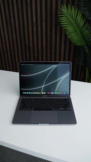 Check out the 2022 13 inch M2 MacBook Pro with the M2 Chip!Specs- 13.3 inch Retina Display- M2 Chip - 8 Core CPU & 10 Core GPU- Customizable from 256GB up to 2TB SSD (I’ve got the 512GB model)- Touch Bar / Touch ID- Two Thunderbolt Ports & One headphone Jack.#midastech #macbook #macbookpro #apple #tech #hottech #review #m2macbookpro #2022macbook