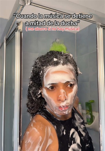 Cuando la música se detiene a mitad de la ducha #humor #comedia #viral #flypシ