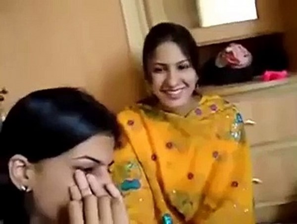 Indian college Girls and Boys full masti in Hostle room