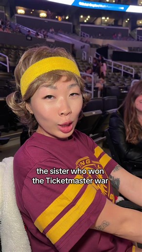 When she wins we all win @Sabrina Carpenter @Team Sabrina #lashortnsweet #shortandsweettour #sabrinacarpenter #bymichellewon #juno