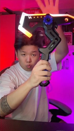 I BOUGHT AN AXE THAT CAN EMIT SMOKE EFFECTS!! 😱