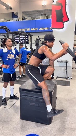 Joey Guarascio on Instagram: "Day 2 Hang snatch Hang clean Front squat Sumo Split squat/pistol #football #strengthandconditioning #workout #training #lift #lifting #strengthtraining #strength #speed #olympicweightlifting #explorepage✨"