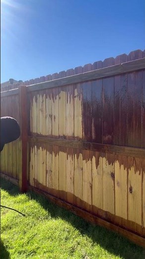 Staining a fence with a pump sprayer #fencecartel #fencelife