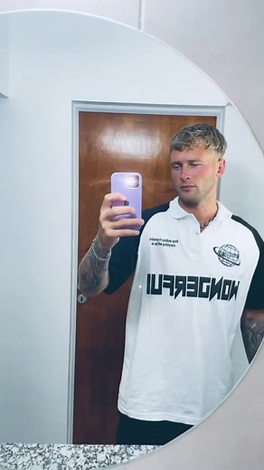 Mirror Selfies: Stylish Bathroom Photo Poses