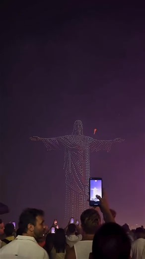 Club Techno on Instagram: "✘ Crazy @alok drone show at Rio de Janeiro 🇧🇷🎆 → Follow @club.techno for daily drops like this 🎛️ #alok #rio #nye"