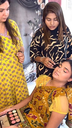 Kavita Singh Thakur 🫅 on Instagram: "Class Details - 📱96306 66556 Address - Dhani Ki kutiya, Adhartal, Jabalpur (M.P.) Collection - queen_ collection_jabalpur #instagram #academy #salon #viral #modal beautician trending school makeupartist beauty brand celebrity course blog jabalpur_city"
