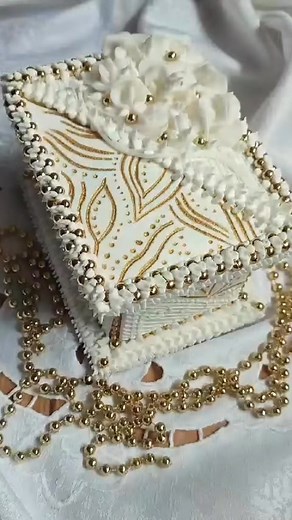 7.4K views · 243 reactions | Incredible gingerbread box with engravings. Made by Jana Holečkova in the Czech Republic. 癩癩癩 | Czech Cookbook - Kristýna Koutná | Facebook