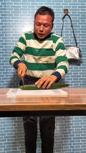 Playing in reverse gravity mode | GIGadgets