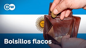 133K views · 4.2K reactions | La economía argentina no avanza pese al retroceso de la inflación A pesar de un descenso de la inflación acumulada, los argentinos viven su día a día con una economía estancada y un penoso panorama en las empresas y el mercado laboral, que desde hace casi dos años soportan los efectos del severo plan de ajuste del Gobierno de Javier Milei. | DW Español | Facebook