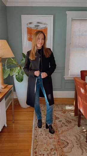 Mastering Carolyn Bessette-Kennedy’s style 🤍 Start here: A tailored skirt. A fabulous coat. A crisp white button-down. That’s the formula. It’s about precision. Impeccable tailoring. Neutral tones. Clean lines. Confidence without excess. The kind of understated elegance that feels just as modern today as it did in 90s New York. Follow my friend Liz Teich, an incredible New York stylist, for even more of CBK’s timeless inspiration. Comment CLASSIC if this is your aesthetic. Save for future outfi