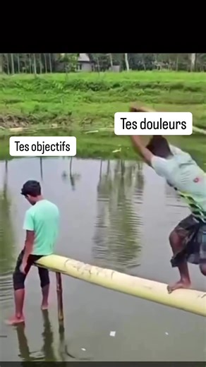 Comment éviter ça 👇🏼 Il serait vraiment triste de ne pas atteindre ces objectifs uniquement par manque de travail. Pas en voulant en faire plus. Mais à faire différemment. Hier encore je parlais avec l’un d’entre vous et voici la situation : Une épaule qui lui dit « va te faire » sur un bench. Des hanches raide comme le col d’une montagne. Un corps qu’il sent « coincé ». Là tu vas me dire : bah il a juste à bosser sa mobilité. Le problème c’est qu’il ne veut pas toucher à sa structure d’entraî