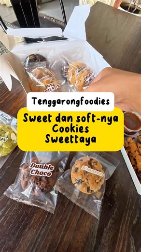 REKOMENDASI KULINER TENGGARONG on Instagram: "Nemu soft cookies yang endus dan bentuknya cakep buat nemenin seruput kopi! Di sini kamu bisa menikmati berbagai soft cookies dengan bejibun varian bentuk dan rasa. . Cookies di Sweettaya lembut, ada yang punya sensasi kriuk dari toppingnya, dan sensasi lumer dari fillingnya. . @sweettaya.tgr Hanya tersedia preorder. . #tenggarongfoodies #tenggarong #kulinertenggarong #kutaikartanegara"