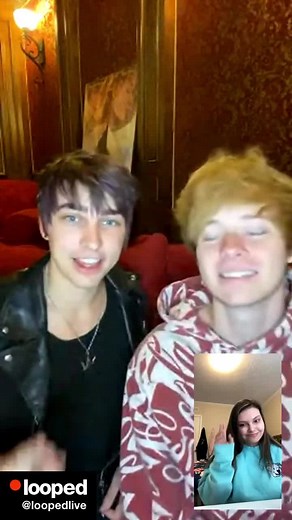 #greenscreenvideo i just noticed sam bit his lips right after colby did 😂