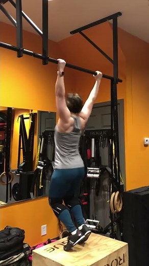 Pull-up Bar Jumping Chest to Bar C2B