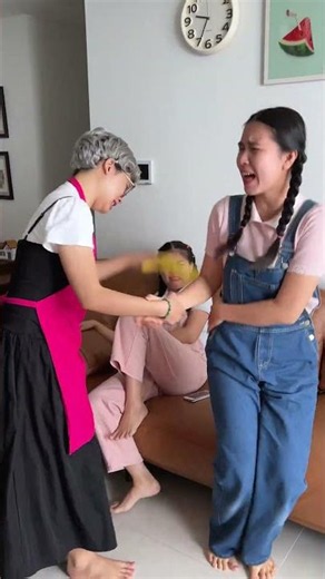 ToHi - Người mẹ thiên vị chị gái || The mother favored the older sister 😭 #shorts