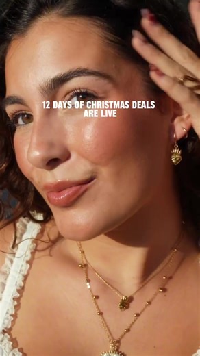 ✨ You missed Black Friday… pero no te preocupes, amiga✨ Starting TOMORROW we’re kicking off 12 Days Before Christmas early 🎄🔥 Every day = a new deal, a new drop, a new reason to upgrade your gold jewelry collection. If you love gold essentials, daily-wear jewelry, and limited-time sales this is your moment.# Holiday gifts? Check. Stocking stuffers? Check. Treat-yourself energy? Double check. I’m dropping the deals ONLY on stories, so don’t blink porque se van rápido. 💛 Stay ready, Jefa… the f