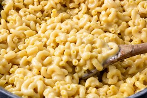 One Pan Mac & Cheese w/ Velveeta - Mom's Dinner