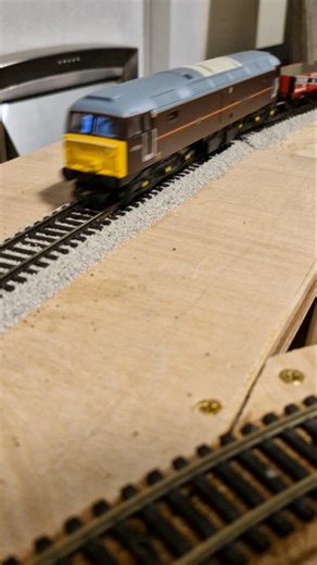 Class 47 is back pulling the wagons