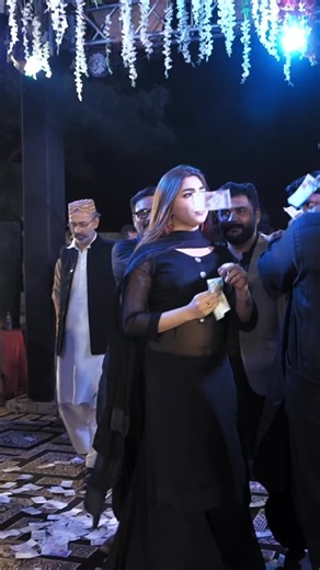 Bari Pehri Hondi Marda Di Zaat - Mahi Khan's Dance Performance