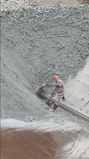 The Whole Process Of Ship Unloading Phosphate Rock Revealed!