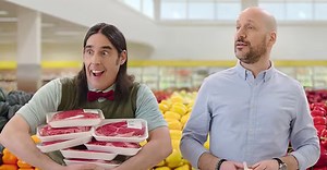 Martin Matte est dans une publicité épique conçue par les abonnés de Maxi - Petit Petit Gamin