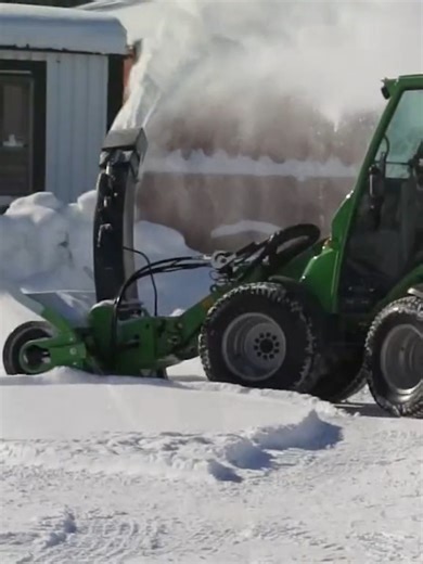 Watching the snow fly never gets old! How much snow are you dealing with today?❄️ #Avant #AvantTecno #SnowBlower #SnowRemoval #WinterWork #AvantInAction #WinterVibes #ColdWeather #LoaderLife