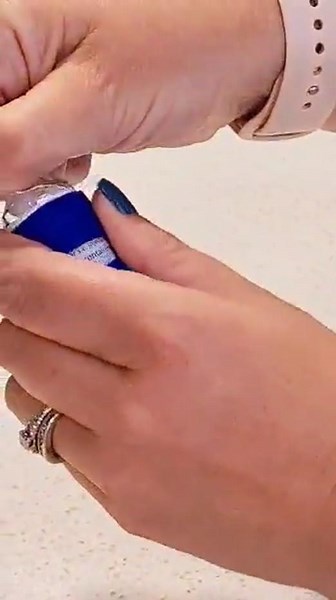 How to insert insulin vial into PRO VIAL.