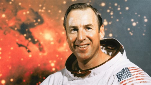 Apollo 13 commander Jim Lovell has died aged 97. | Sky News Australia