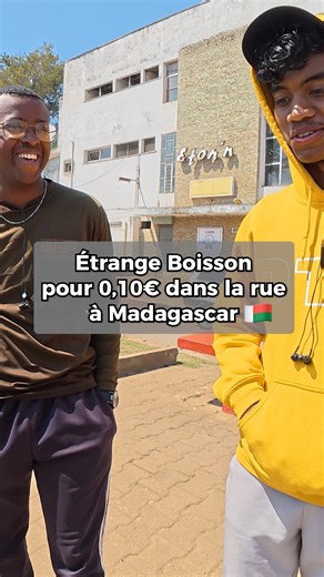 Étrange boisson pour 0,10€ dans la rue à Madagascar 🇲🇬 #Madagascar #vlogvoyage #🇲🇬#streetfood | Guibar TV