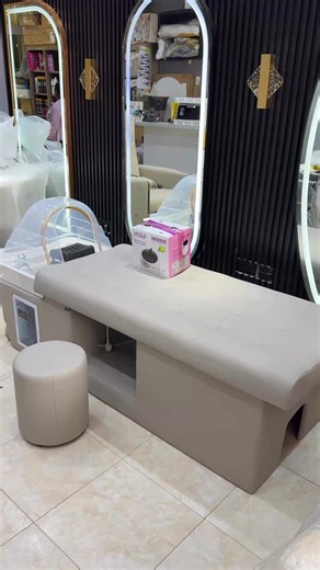 ⭐️⭐️HEAD SPA⭐️⭐️ We take care of our hair, but who’s taking care of the scalp? 🤔 This Head Spa does the work deep cleansing, massage, stress relief, dandruff control and serious relaxation. It’s why clients abroad don’t joke with it… and once someone tries it, they won’t go back. Be one of the first salons in Ghana to offer what others don’t. Differentiate. Elevate. Cash in. 💆🏾‍♀️🤍🤍🤍 🏷️: 12,000ghc Call Us : 0205776422 #headspainghana #salonsupplystoreafrica #salonsinghana #headspanigeria 