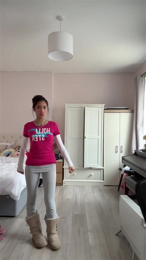 Solo Fashion Trends: Discover Hollister Style