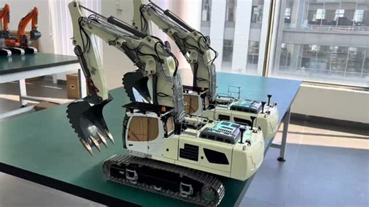 林生 on Instagram: "All metal large scale excavator model. Engineering equipment. Do you like cream or beige?"