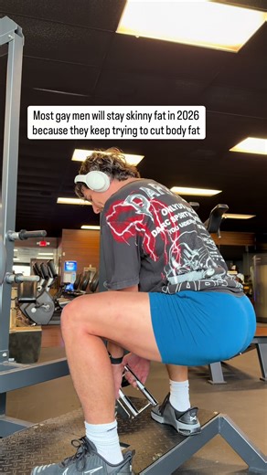 This is how you get out of skinny-fat in 2026 Being skinny-fat is the result of not having enough muscle mass on your body. Yes, you will have some body-fat to lose. I am not neglecting that. BUT.. You need to prioritize building muscle. You do that by building up your calories and activity level to support muscle growth AND losing body fat to achieve the perfect body-fat to muscle ratio. THUS giving you that lean and toned aesthetic. So to build muscle and lose body fat.. Eat more single ingred
