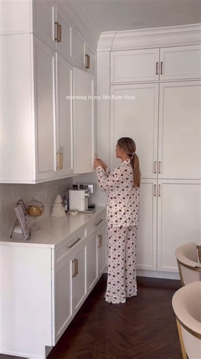 Sidney Marie Duke on Instagram: "Home for the holidays 🎄🫶🏼 spend the morning with me and the pups! 🐶 Ellies full time job here = lizard hunting lol! Comment “HOME” for details to my fave beauty products, coffee machine, and more! . . https://liketk.it/5HuT9 #morningvlog #morninginmylife #lifestylevlog #holidaymorningroutine #dogmomvlog"