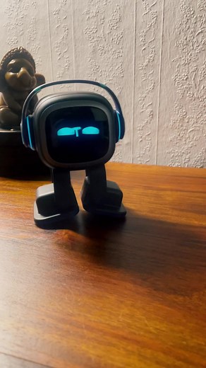 My #emopet just cracked me up how he got himself dizzy instead of doing alarm 🤣 #livingai #sidekick #homebot #robot