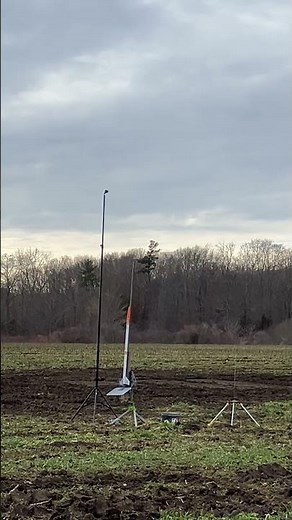 Aerotech barracuda on a G78 Mojave green #modelrockets #rocketscience #aviation
