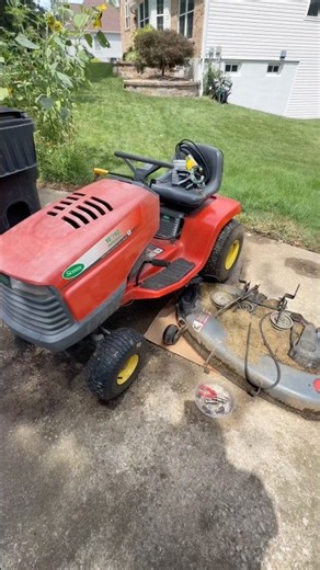 SCOTTS JOHN DEERE DRIVE BELT REPLACEMENT. TIP MOWER ON SIDE DOABLE?